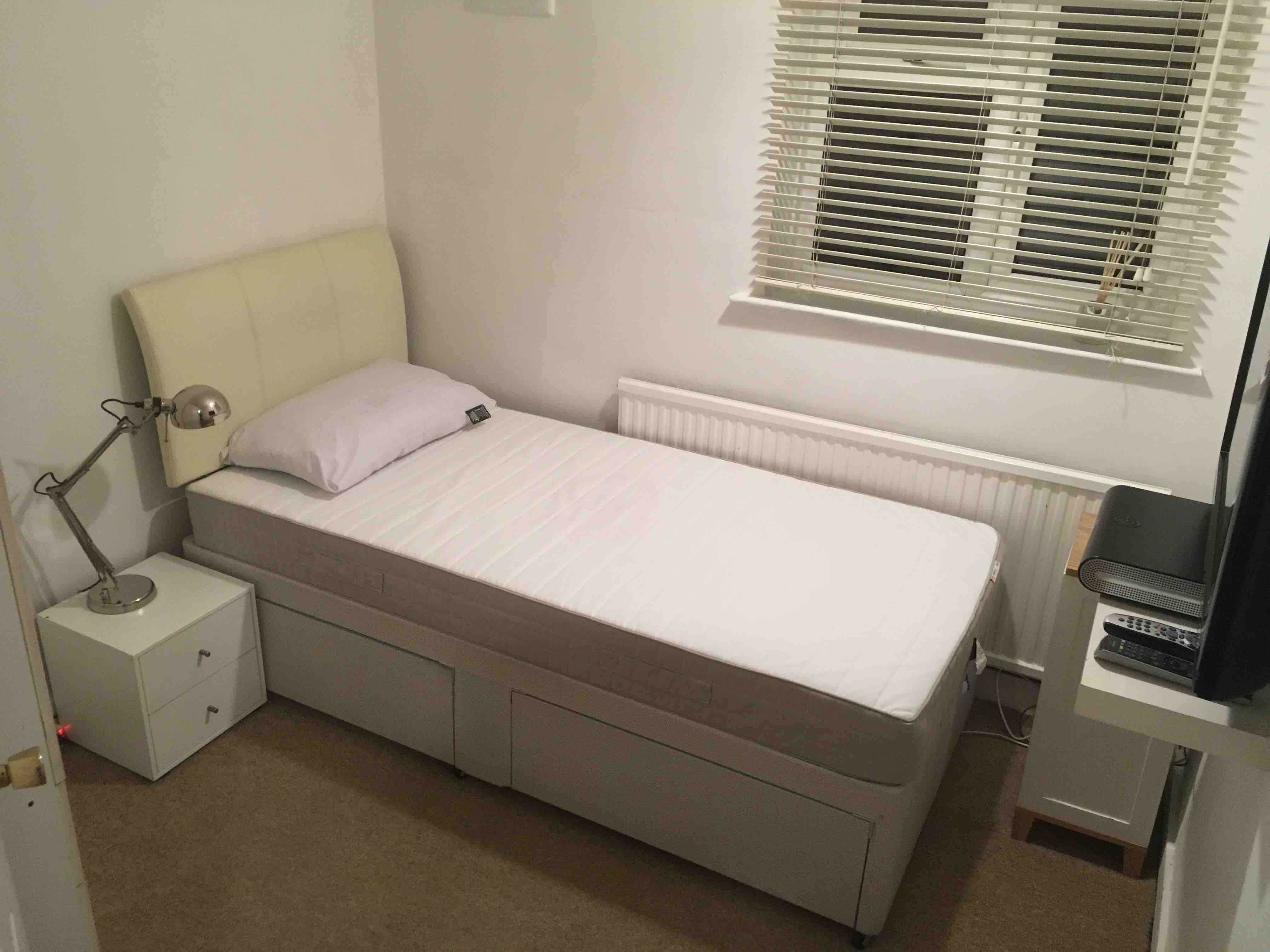 1 room in Radlett, WD7 9HF Rooms To Rent On RoomsLocal