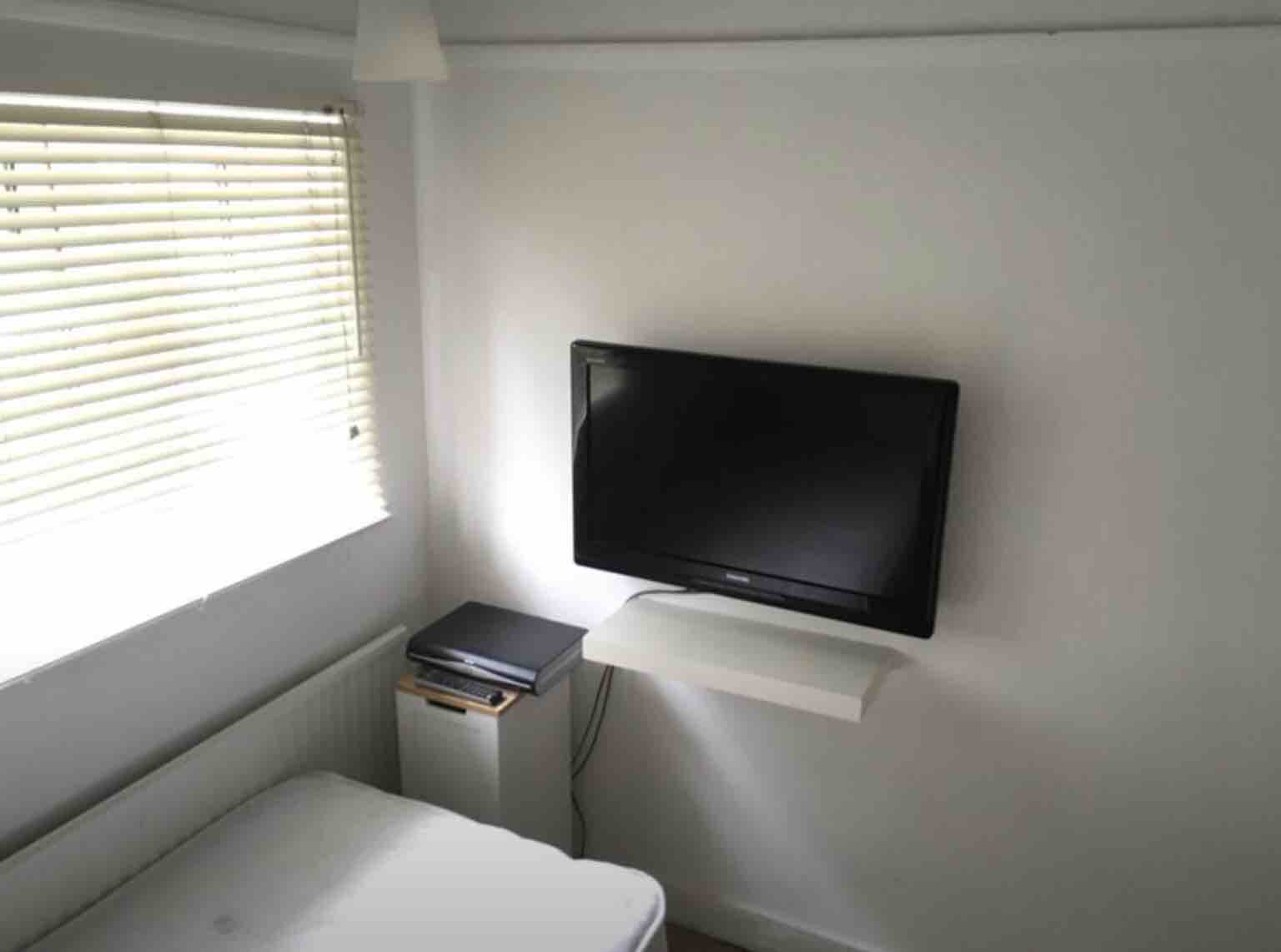 1 room in Radlett, WD7 9HF Rooms To Rent On RoomsLocal