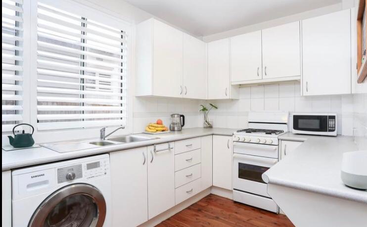 A Bright Spacious One Bedroom Flat in Notting Hill RoomsLocal image