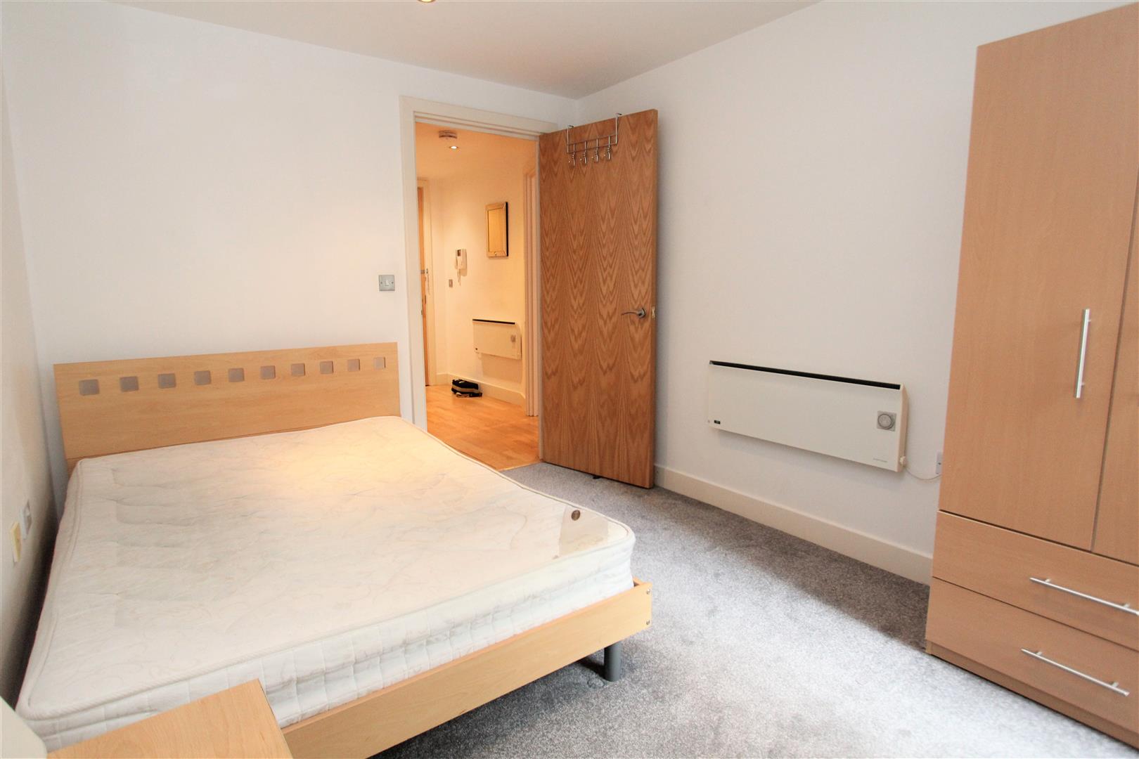 Large one bed flat in Albion Street RoomsLocal image