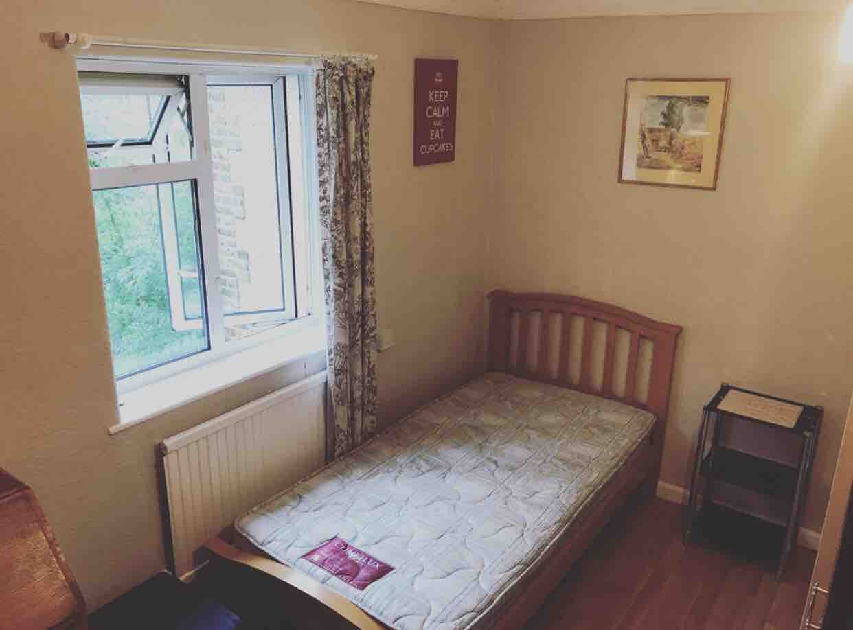 Single Room East Acton £120pw RoomsLocal image