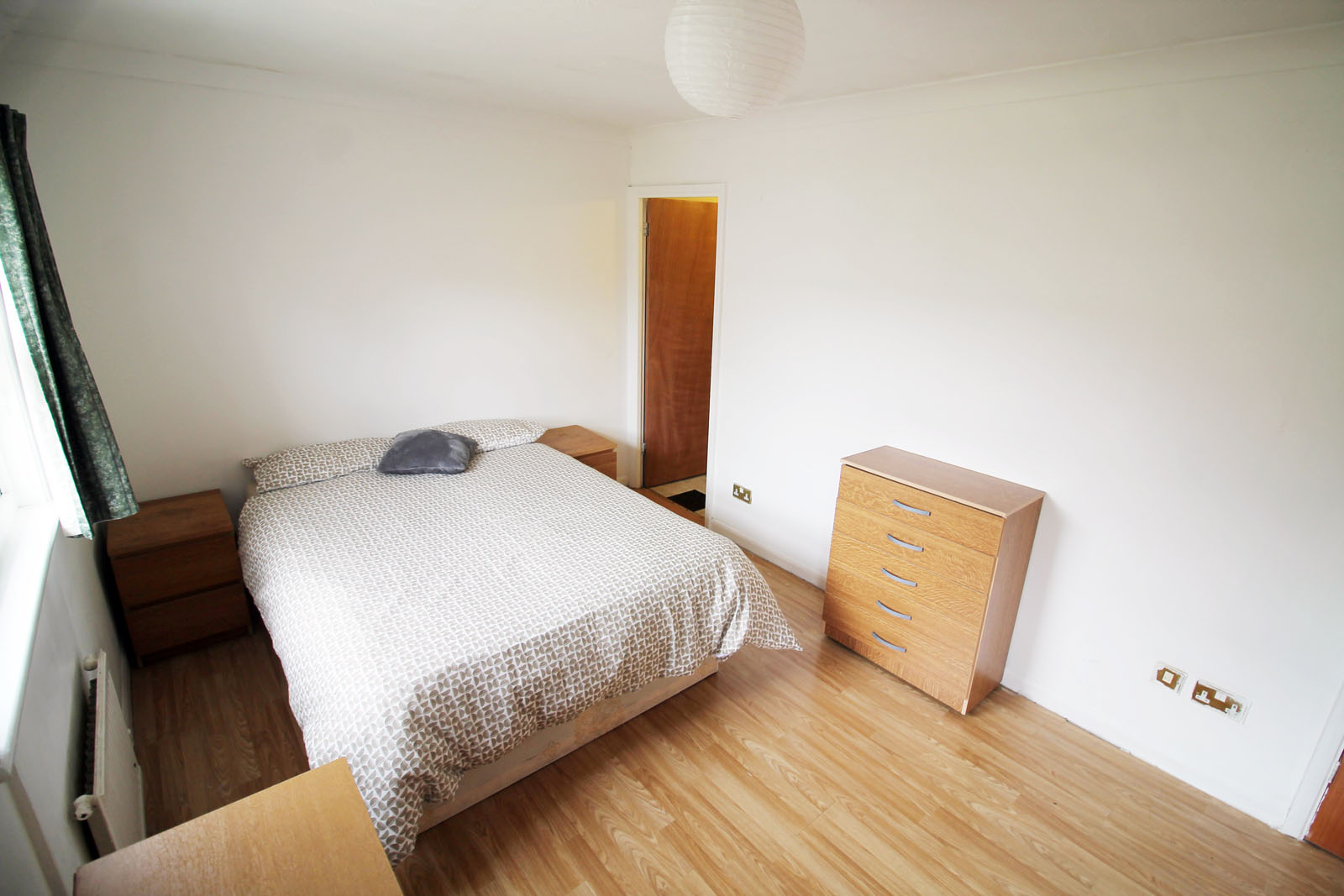 Ensuite bedroom available for affordable rent. RoomsLocal image