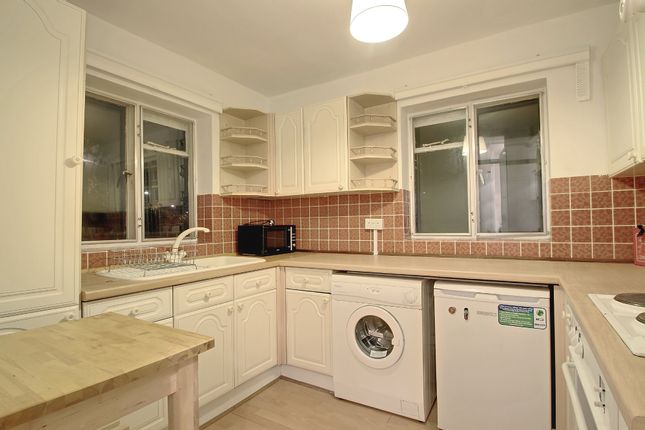 One bed flat to rent in Paramount Court London RoomsLocal image