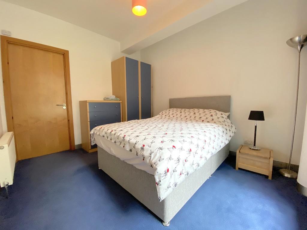 Super furnished 1 double bedroom flat to rent RoomsLocal image
