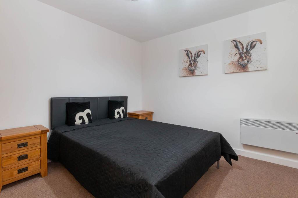 Refurbished and secured double bedroom to rent RoomsLocal image